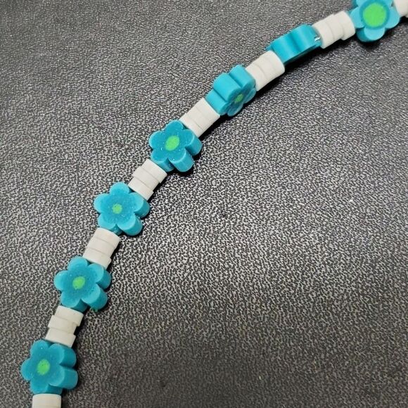 Blue, green and white flower necklace - Picture 3 of 11